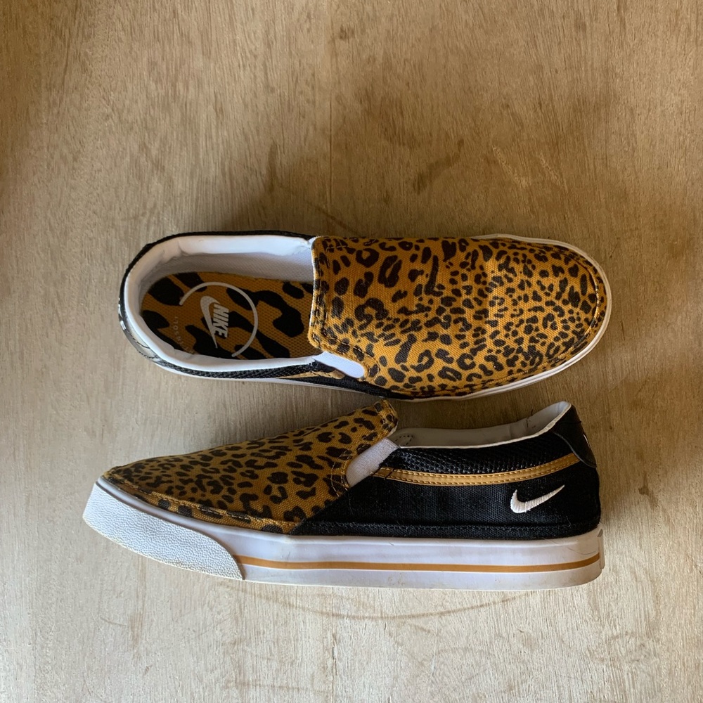 Women’s Nike court legacy flats - cheetah print